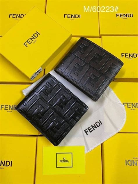 กระเป๋าสตางค์ fendi